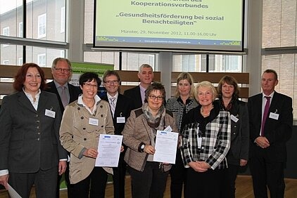 14.	Gruppenfoto zeigt Frau Prof. Dr. Elisabeth Pott mit weiteren Referenten der Veranstaltung